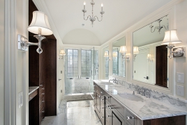 Bianco Carrarra Marble in an Ensuite Bathroom Bianco Carrarra Marble in an Ensuite Bathroom